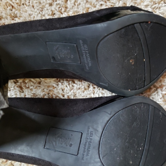 Fioni Black Open Toe Heels - Picture 4 of 5